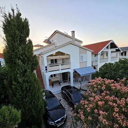 Apartmani Juric Вир Екстериор снимка