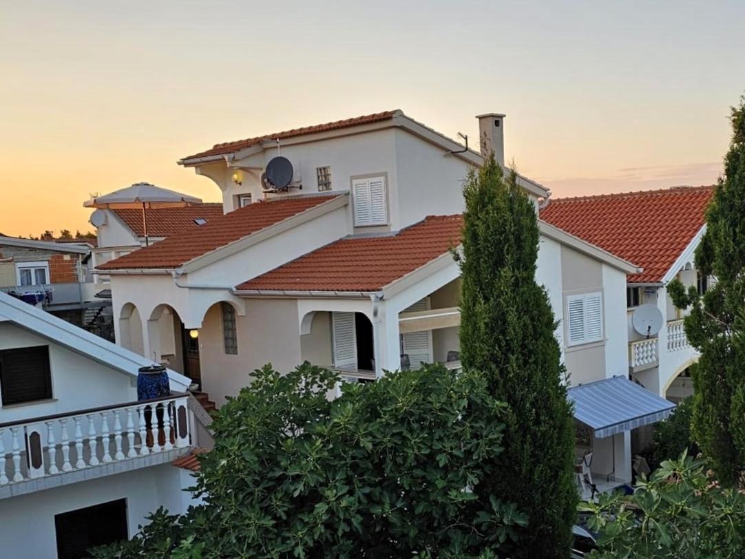 Apartmani Juric Вир Екстериор снимка