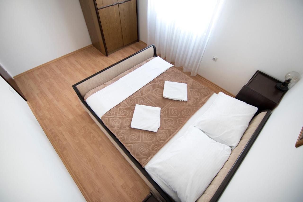 Apartmani Juric Вир Екстериор снимка