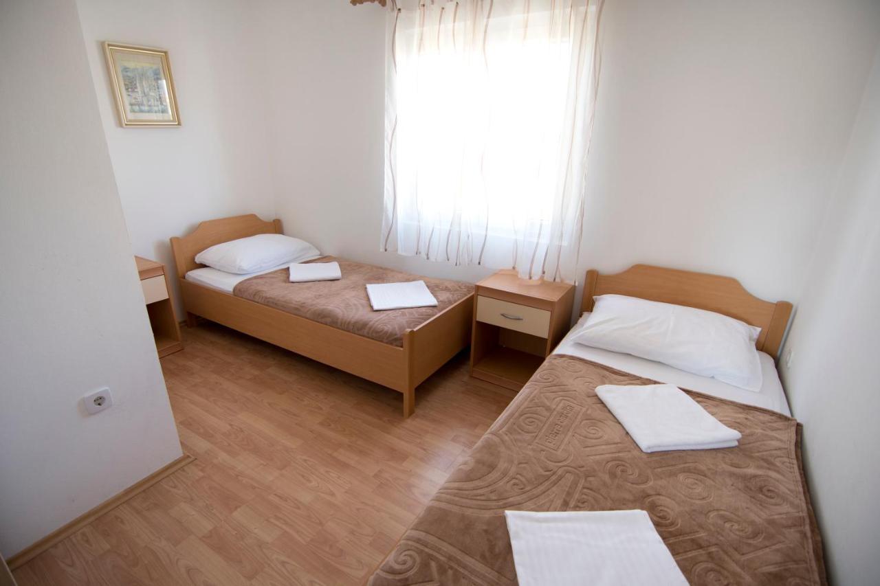 Apartmani Juric Вир Екстериор снимка