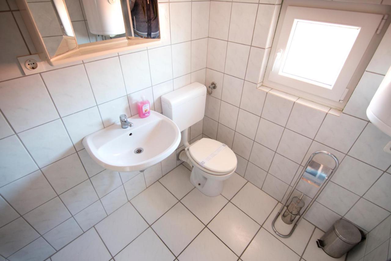 Apartmani Juric Вир Екстериор снимка