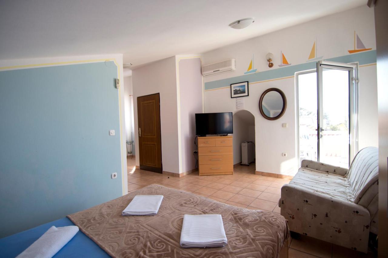Apartmani Juric Вир Екстериор снимка